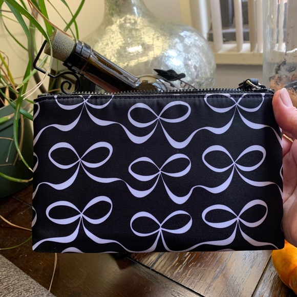 Authentic Kate Spade nylon/leather 2 zip wristlet - Picture 3 of 9